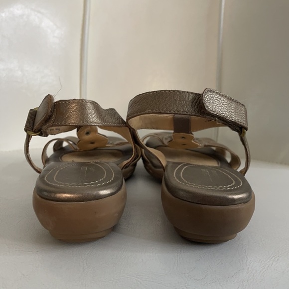 brownish bronze sandal shoes - Picture 3 of 5